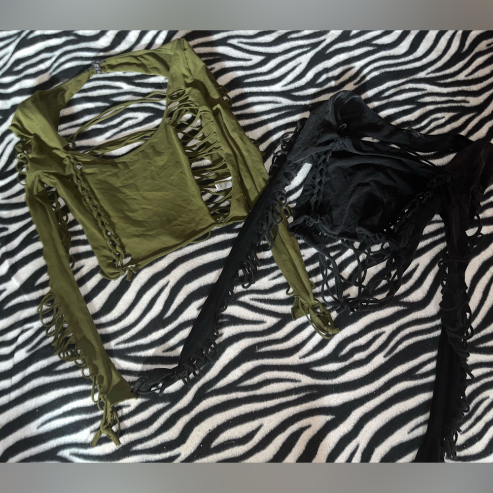 DOLLSKILL Distressed long sleeved crop tops